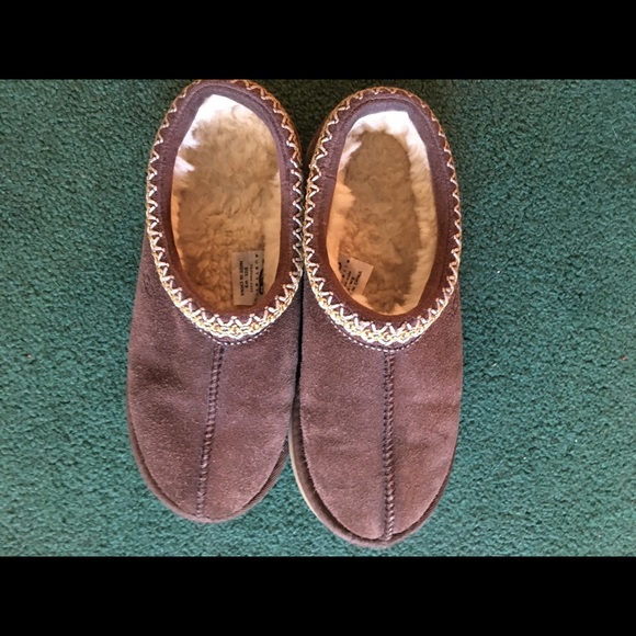 UGG Shoes - 💕UGG authentic slip on slippers/mules